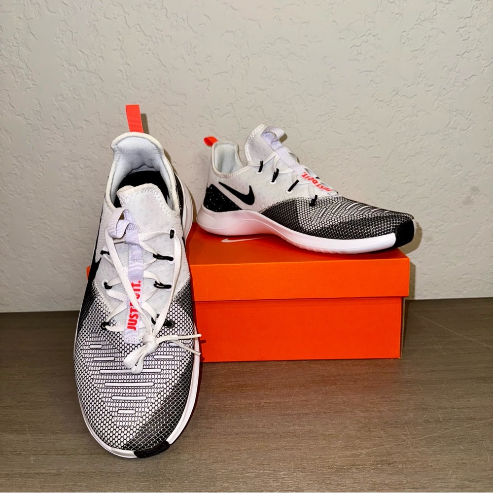Nike Free TR8 Women's Gym/HIIT/Cross Training Shoe, White/Black, Size 12